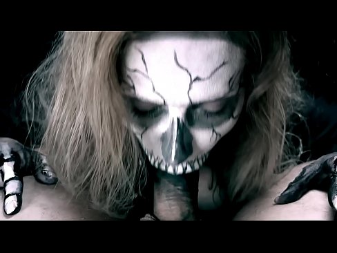 ❤️ Demoniczna dziewczyna ssąca kutasa swoimi czarnymi ustami i połykająca spermę. ❌ Sex video at pl.pornokey.ru ❌❤